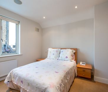 Sea Breeze, Stable Lane, Monkstown Rd, Monkstown, Co Dublin, A94 XN66 - Photo 1