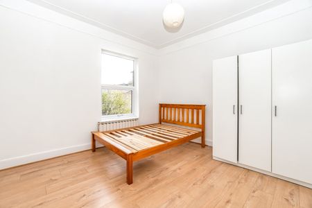 5 Bed Terraced House, Sach Road, E5 - Photo 3