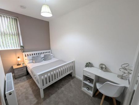 1 bedroom in a house share to rent - Photo 3