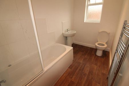 2 bedroom end of terrace house to rent - Photo 3