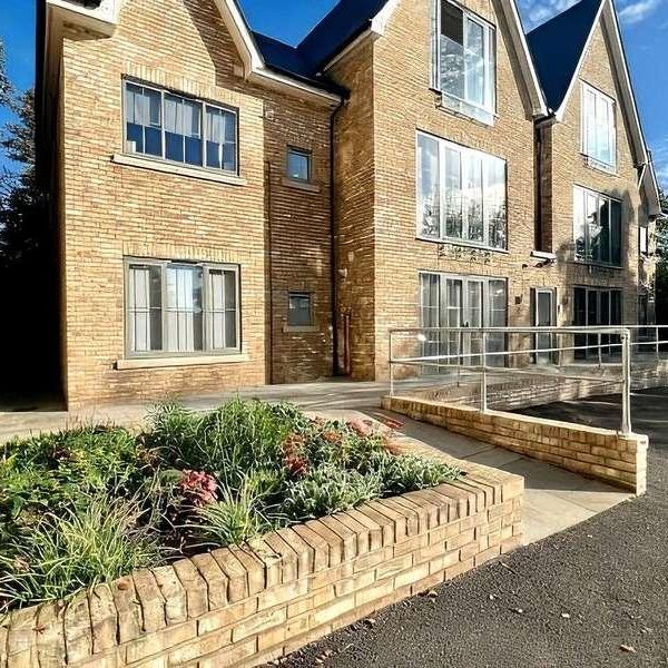 Filmer Grove, Godalming, Surrey, GU7 - Photo 1