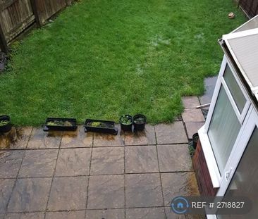 3 bedroom semi-detached house to rent - Photo 2