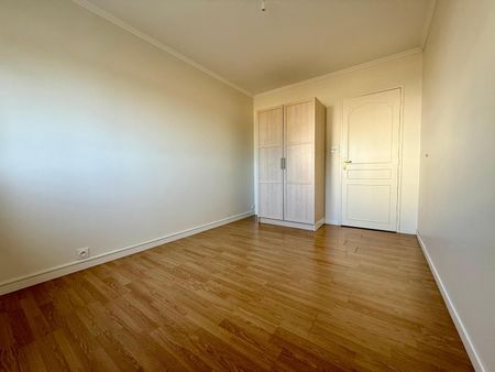 Location Appartement 3 pièces 80m² ST SEBASTIEN SUR LOIRE 44230 - Photo 4