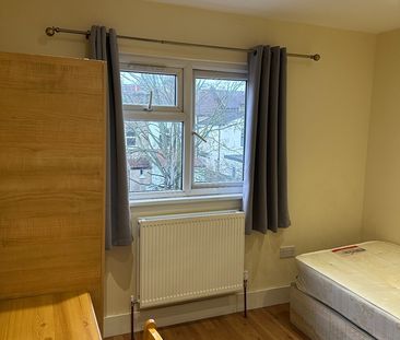 Room in a Shared House, Leslie Road, E11 - Photo 2