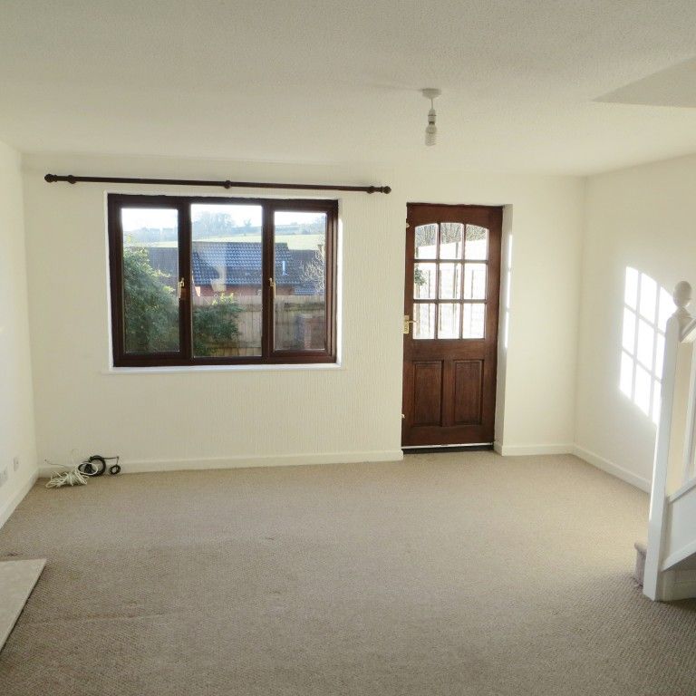 3 bed House - To Let - Photo 1