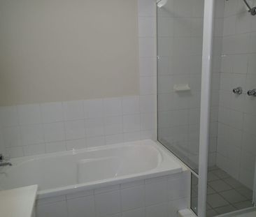 4 bedroom townhouse - Photo 6