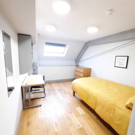 Green Penthouse, Lustrous House , Green Street - Photo 5