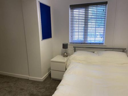 4 bedroom terraced house to rent - Photo 4
