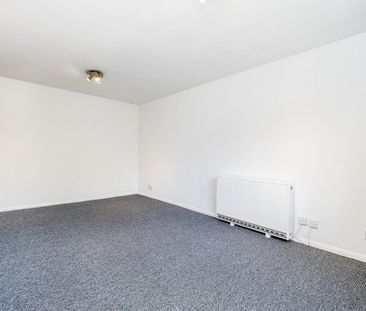 2 Bed Flat, Greenslade Road, IG11 - Photo 4