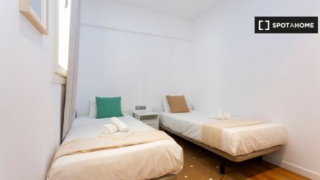 barcelona, Catalonia 08002 - Photo 2