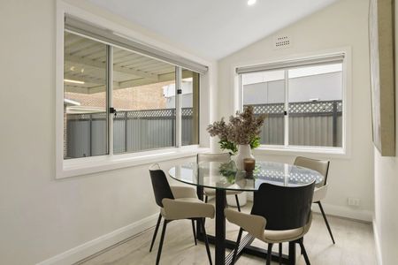 Bayside Charm With Modern Style - Photo 5