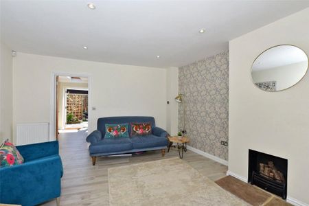 2 bedroom end of terrace house to rent - Photo 4