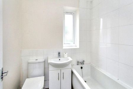 2 bed upper flat to rent in NE5 - Photo 4