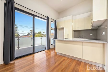 2 STOREY TWO BEDROOM TOWNHOUSE - Photo 4