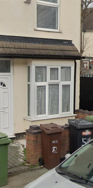 4 bedroom end of terrace house to rent - Photo 1