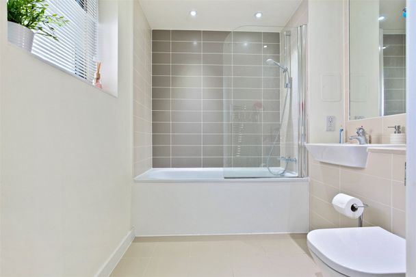 Heath Place, E3 - Photo 1