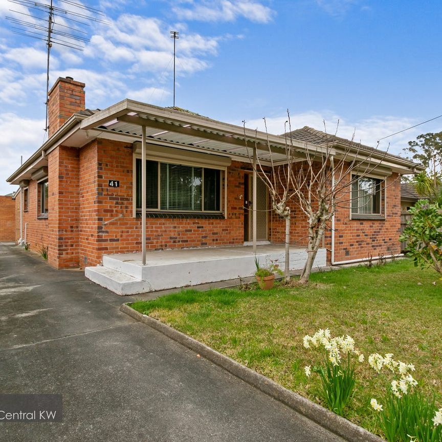 THREE BEDROOM HOUSE - Photo 1