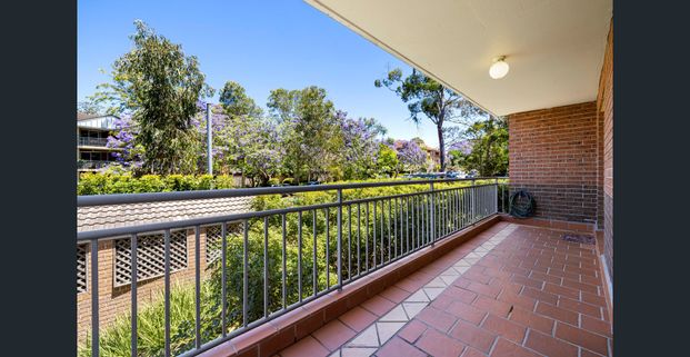 Modern Apartment with Expansive Wrap-Around Balcony – Prime Hornsby Location - Photo 1
