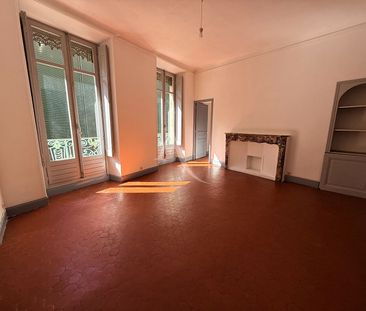 Location Appartement 3 pièces 96m² - Photo 2