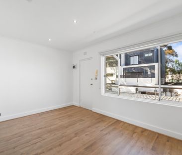 Modern 1-Bedroom Apartment in Secure Complex - Photo 5