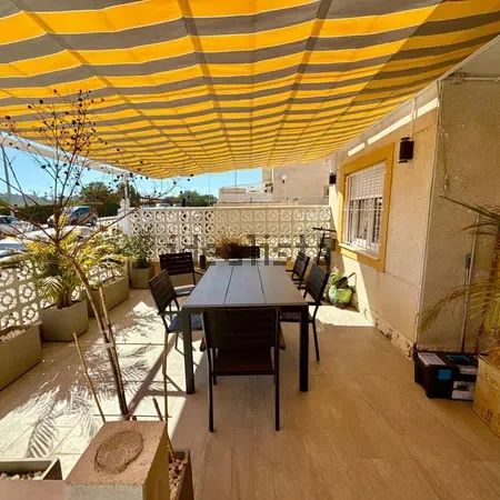 Alquiler de casa o chalet independiente en Avenida Corinto - Photo 1