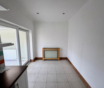 3 bedroom flat to rent - Photo 3