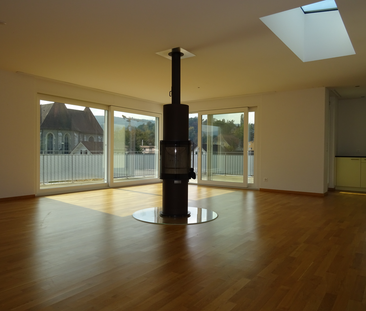Exkl. 2.5-Zi.-Attika-WHG, Panorama-Terrasse & Dreh-Cheminée in Laufen - Foto 1