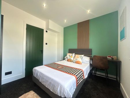 Canterbury Road, Guildford, Surrey, GU2 9TF - Photo 2