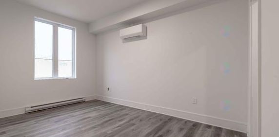 spacieux 4 1/2 rénové à louer - Photo 2