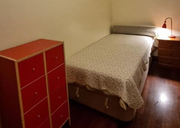 Quarto a rapariga Lisboa no centro de Alvalade