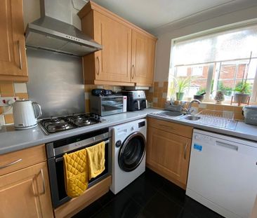 3 bedroom end of terrace house to rent - Photo 4