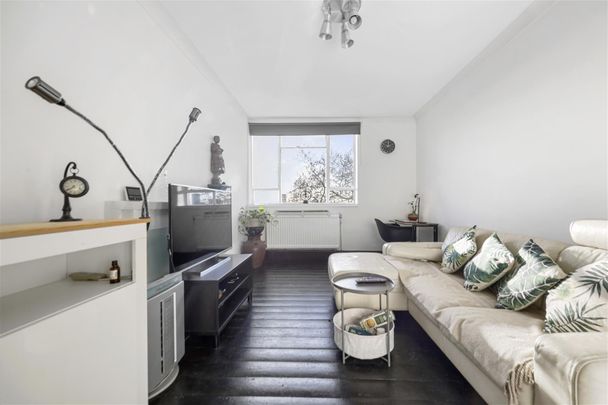 Bevin Court, Islington - Photo 1