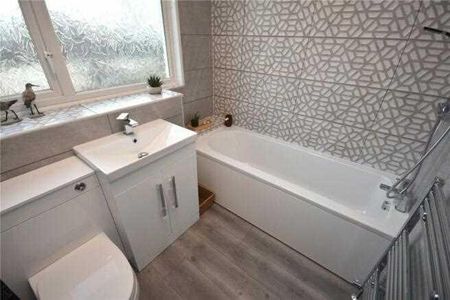 3 bedroom terraced house to rent - Photo 5