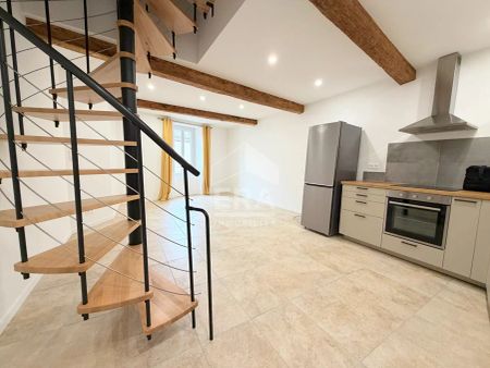 A LOUER LOURMARIN 84160 CENTRE VILLE APPARTEMENT MEUBLE TRIPLEX D'ENVIRON 61M² LOI CARREZ (76M² AU SOL) AVEC CAVE - Photo 5