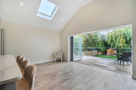 5 bedroom detached house to rent - Photo 2