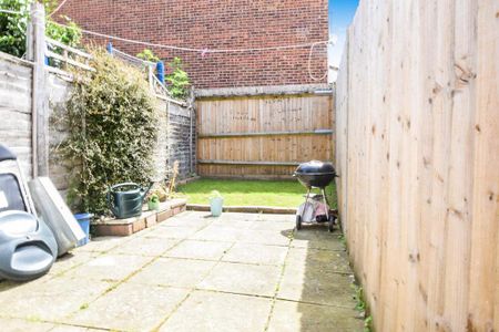 2 bedroom maisonette to rent - Photo 5