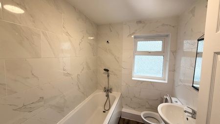 3 bedroom terraced house to rent - Photo 5