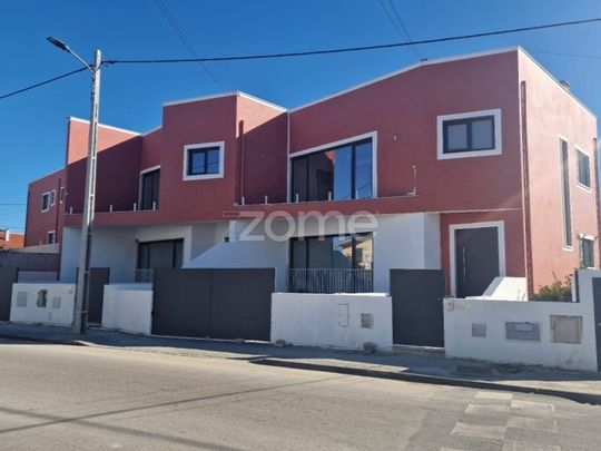 4 room luxury House for rent in Seixal, Distrito de Setúbal - Photo 1