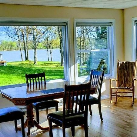 🏡 À LOUER — MAGNIFIQUE MAISON DE 3 CHAMBRES AU BORD DE L’EAU 🏡🌊 📍 Papineauville, Québec - Photo 1