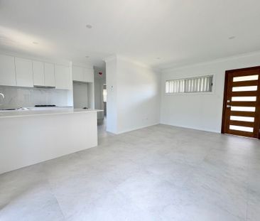 Brand New! - Photo 3