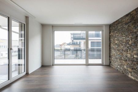 Stylish attic apartment in well-maintained building! - Photo 2