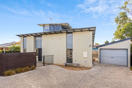 Rear Unit with Quiet Courtyard - Photo 2