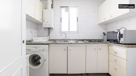 Single Bed in Rooms for rent in 4-bedroom apartment in Extramurs - Photo 5