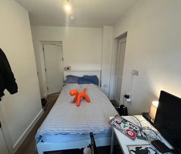 1 bedroom in a house share to rent - Photo 4