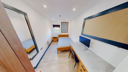 Flat 3-Bedroom A - Photo 4