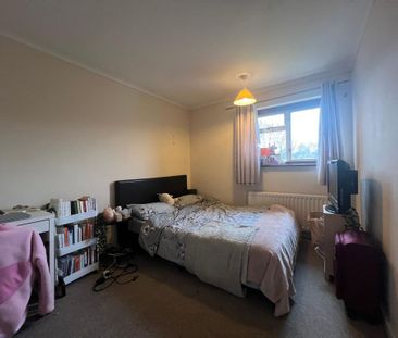 4 bedroom semi-detached house to rent - Photo 4