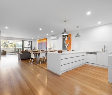 Luxurious Coastal Living in the Heart of Blairgowrie - Photo 2