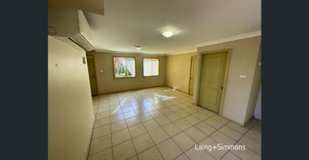 Modern three-bedroom townhouse - Photo 5