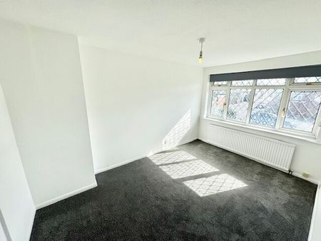 Carfax Road, Elm Park, RM12 4BA, Hornchurch - Photo 2