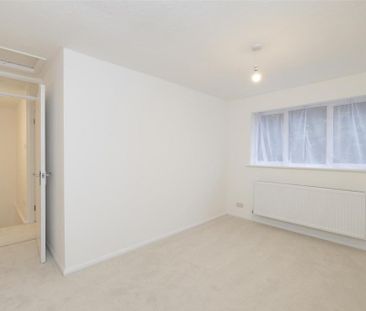 4 bedroom semi-detached house to rent - Photo 4